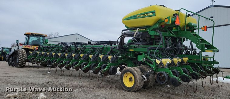 image for item DL7846 2011 John Deere DB80 planter