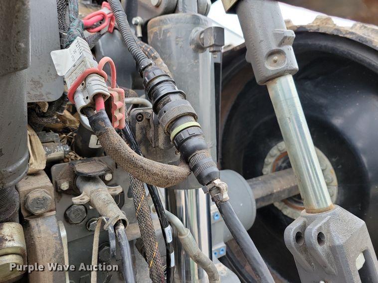 image for item DL7846 2011 John Deere DB80 planter