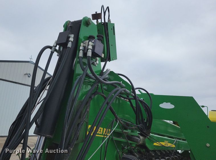 image for item DL7846 2011 John Deere DB80 planter