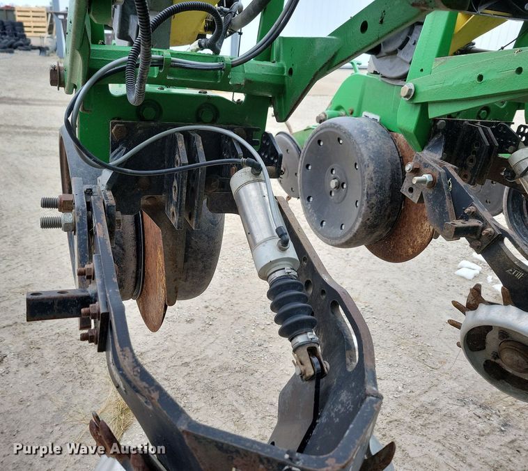 image for item DL7846 2011 John Deere DB80 planter