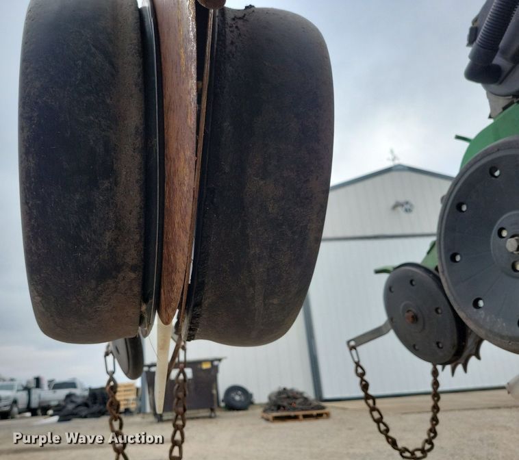 image for item DL7846 2011 John Deere DB80 planter