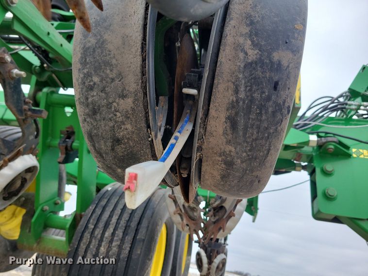 image for item DL7846 2011 John Deere DB80 planter