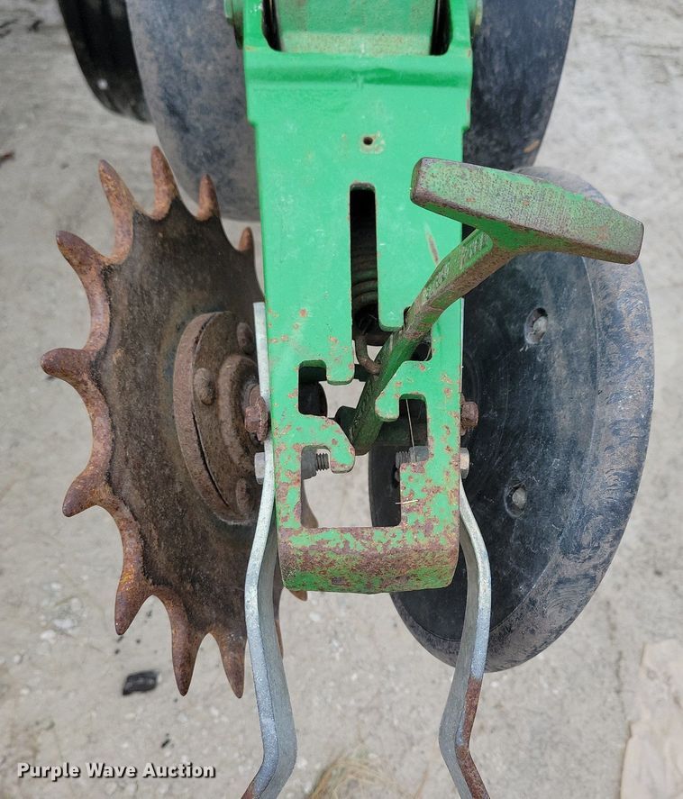 image for item DL7846 2011 John Deere DB80 planter