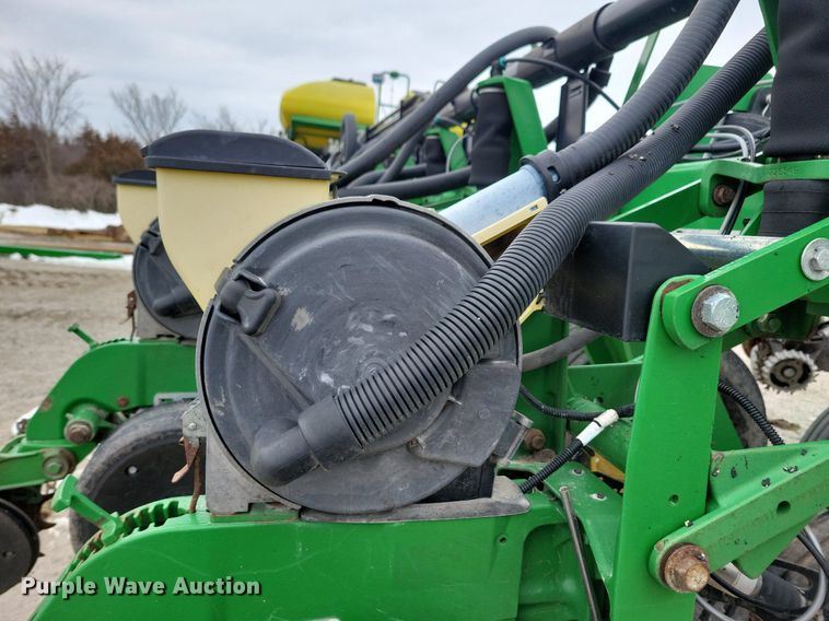 image for item DL7846 2011 John Deere DB80 planter