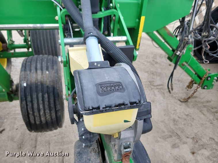 image for item DL7846 2011 John Deere DB80 planter