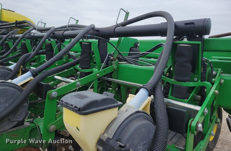 image for item DL7846 2011 John Deere DB80 planter