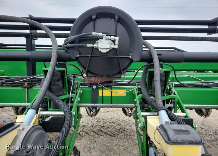 image for item DL7846 2011 John Deere DB80 planter