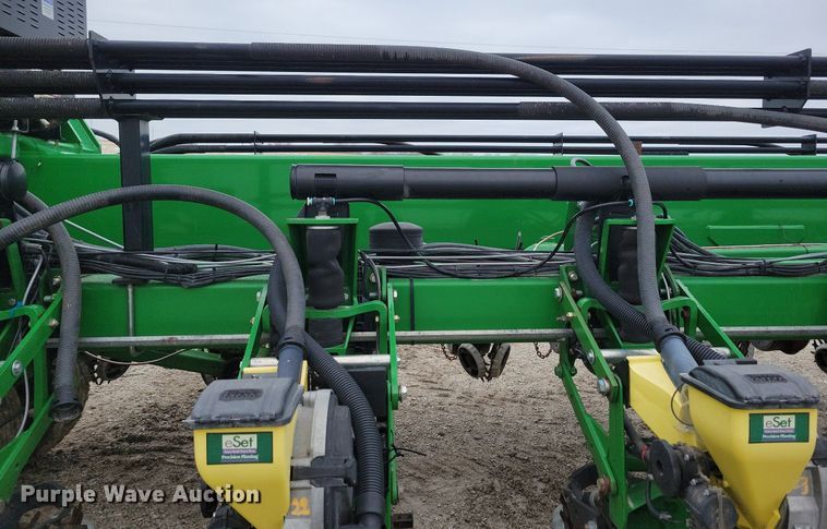 image for item DL7846 2011 John Deere DB80 planter