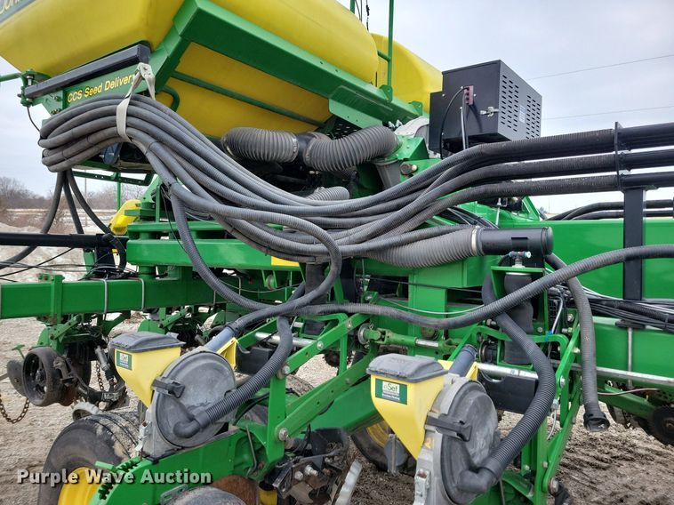 image for item DL7846 2011 John Deere DB80 planter