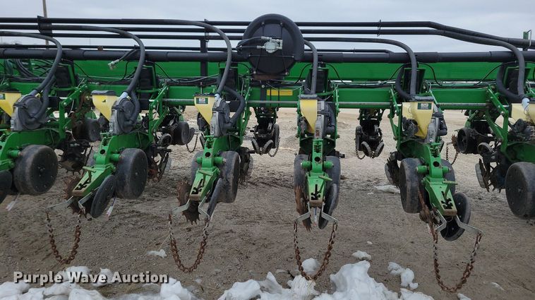 image for item DL7846 2011 John Deere DB80 planter