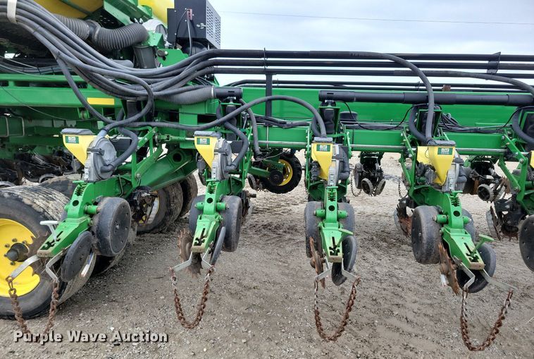 image for item DL7846 2011 John Deere DB80 planter