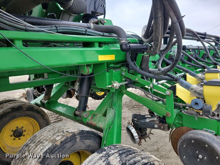 image for item DL7846 2011 John Deere DB80 planter