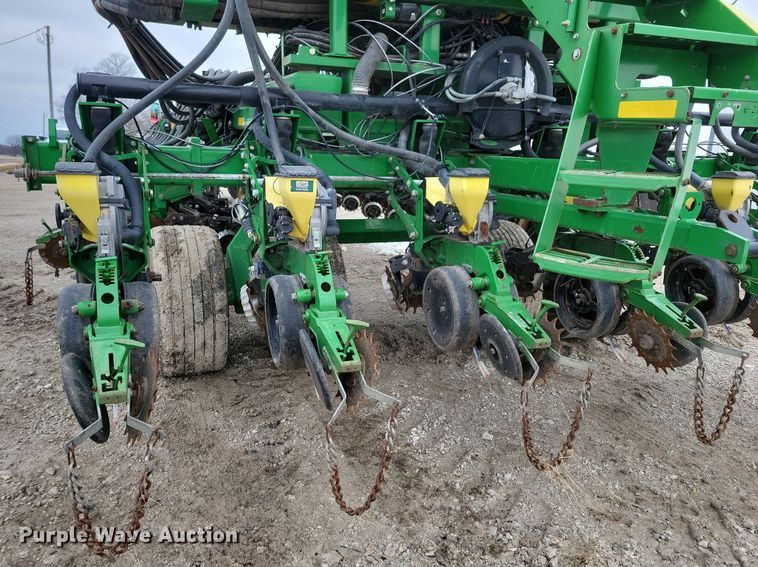 image for item DL7846 2011 John Deere DB80 planter