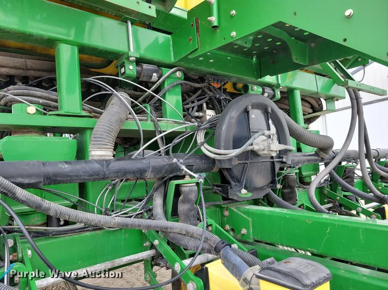 image for item DL7846 2011 John Deere DB80 planter