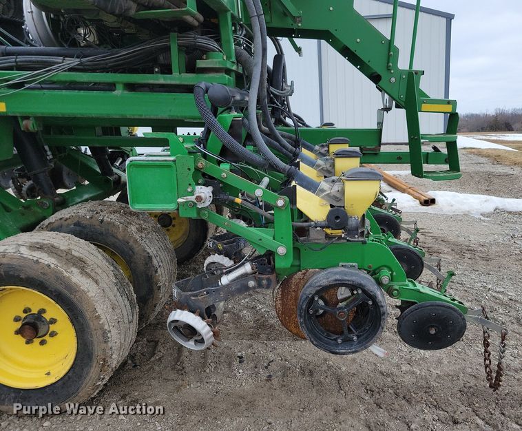 image for item DL7846 2011 John Deere DB80 planter