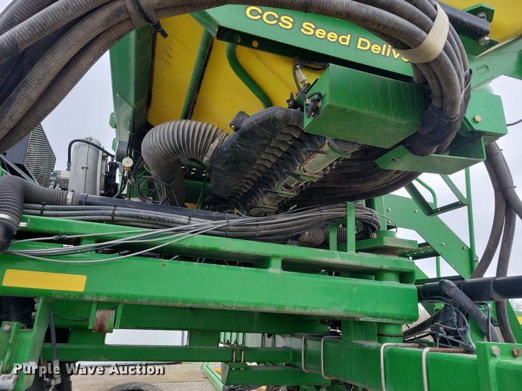 image for item DL7846 2011 John Deere DB80 planter