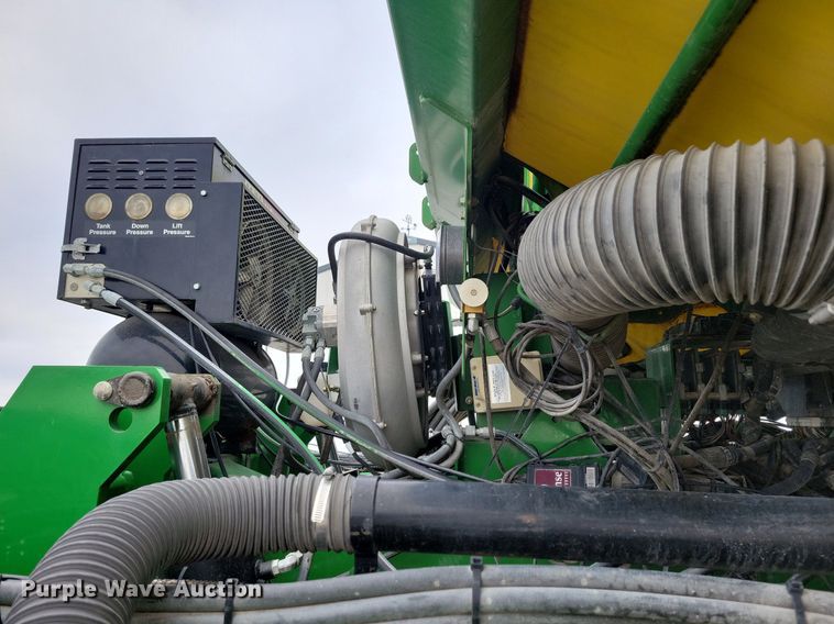 image for item DL7846 2011 John Deere DB80 planter