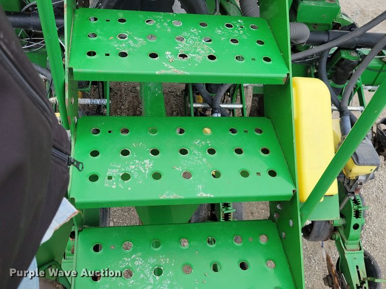 image for item DL7846 2011 John Deere DB80 planter