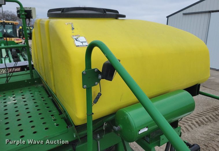 image for item DL7846 2011 John Deere DB80 planter