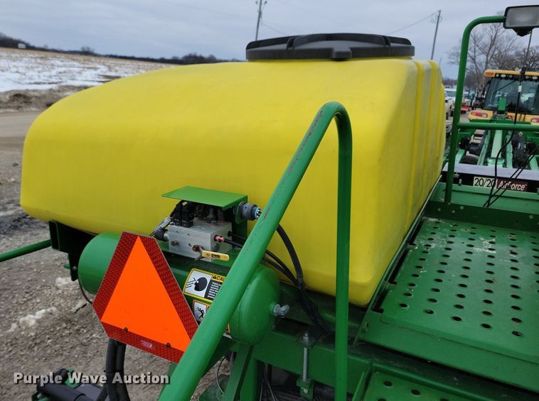 image for item DL7846 2011 John Deere DB80 planter