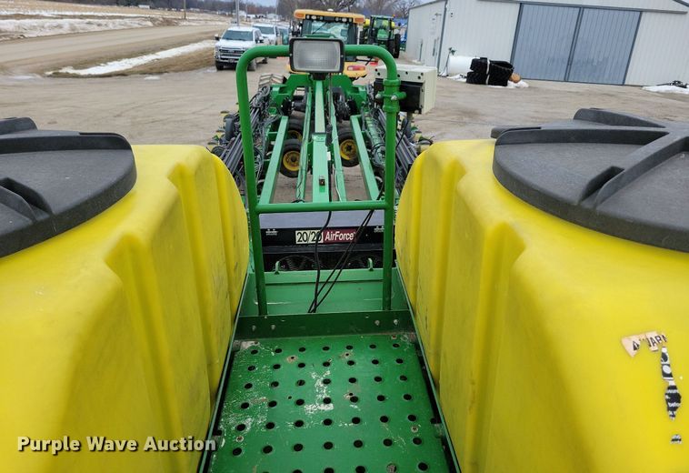 image for item DL7846 2011 John Deere DB80 planter