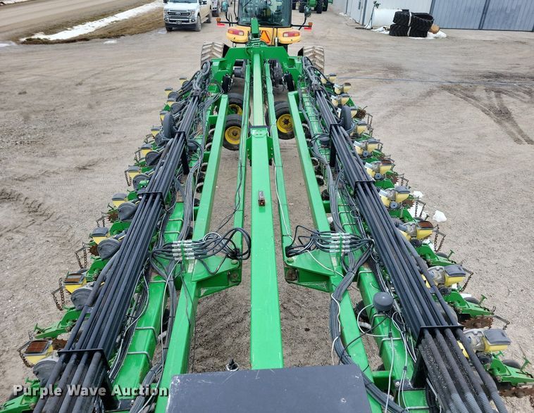 image for item DL7846 2011 John Deere DB80 planter