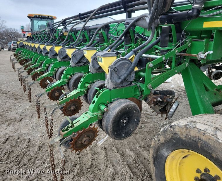 image for item DL7846 2011 John Deere DB80 planter