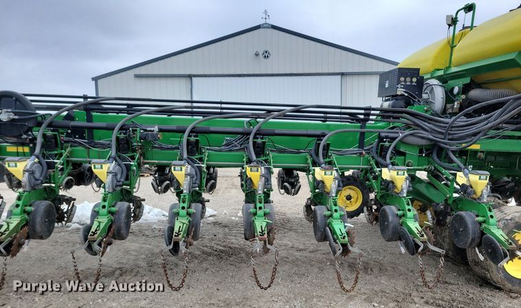 image for item DL7846 2011 John Deere DB80 planter