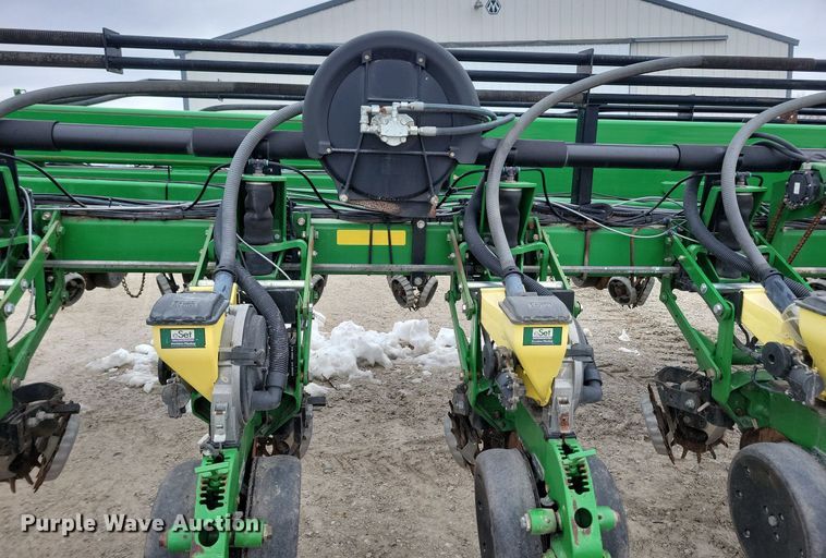 image for item DL7846 2011 John Deere DB80 planter