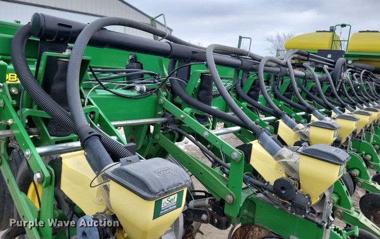 image for item DL7846 2011 John Deere DB80 planter