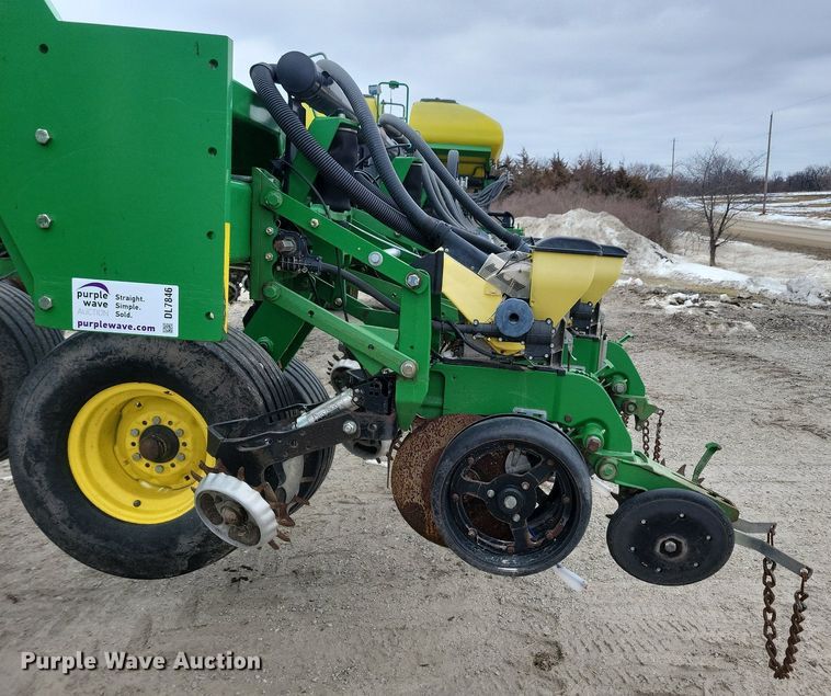 image for item DL7846 2011 John Deere DB80 planter