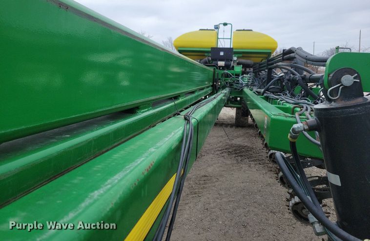 image for item DL7846 2011 John Deere DB80 planter