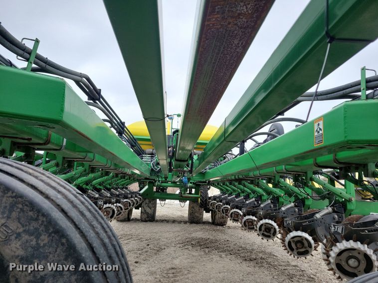 image for item DL7846 2011 John Deere DB80 planter