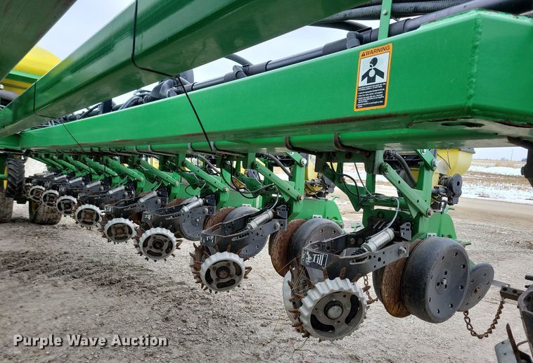 image for item DL7846 2011 John Deere DB80 planter