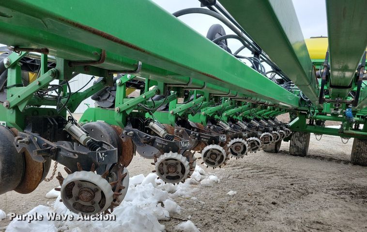 image for item DL7846 2011 John Deere DB80 planter