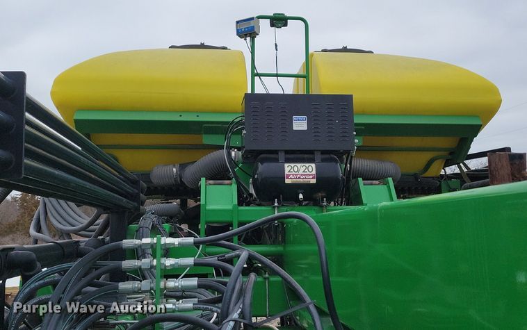 image for item DL7846 2011 John Deere DB80 planter