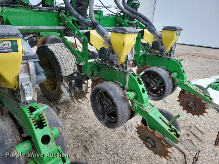 image for item DL7846 2011 John Deere DB80 planter