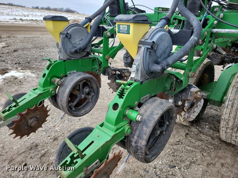 image for item DL7846 2011 John Deere DB80 planter