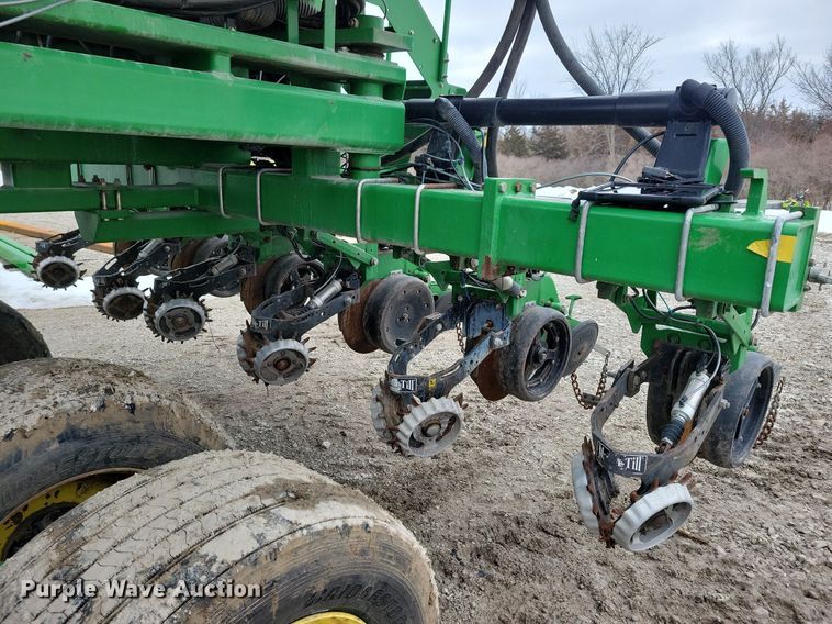 image for item DL7846 2011 John Deere DB80 planter