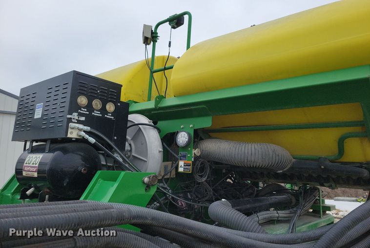 image for item DL7846 2011 John Deere DB80 planter