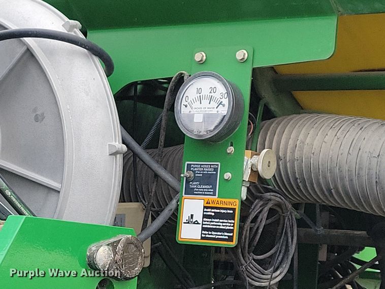 image for item DL7846 2011 John Deere DB80 planter