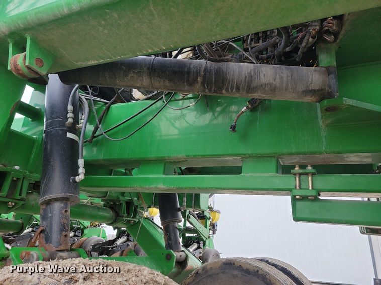 image for item DL7846 2011 John Deere DB80 planter
