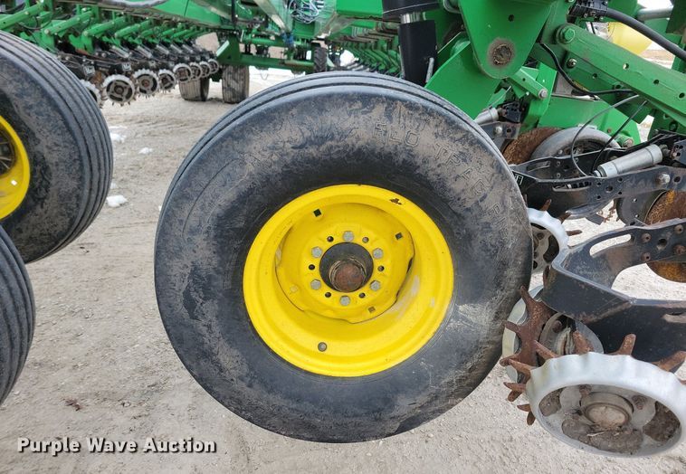 image for item DL7846 2011 John Deere DB80 planter