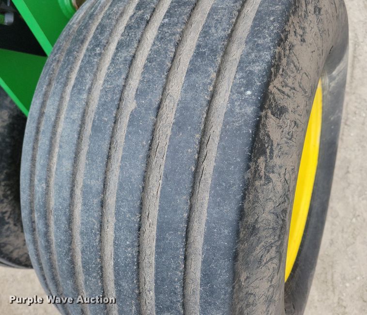 image for item DL7846 2011 John Deere DB80 planter