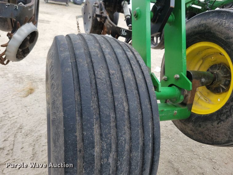 image for item DL7846 2011 John Deere DB80 planter