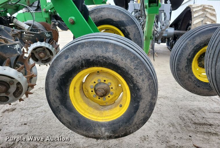 image for item DL7846 2011 John Deere DB80 planter