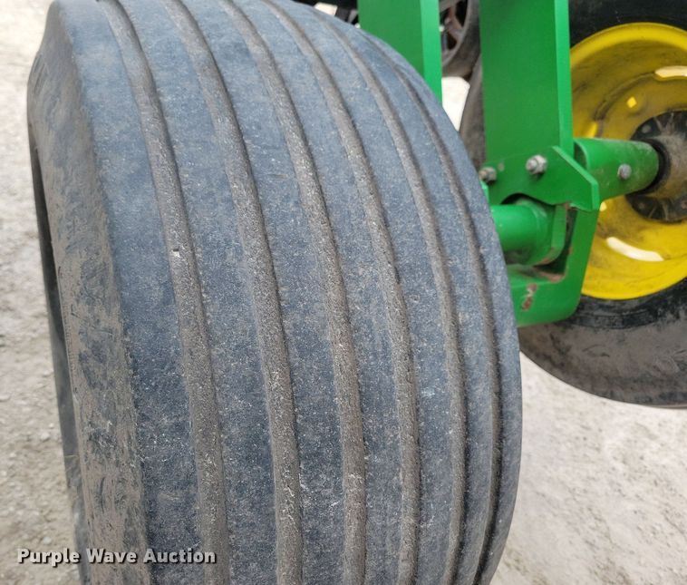 image for item DL7846 2011 John Deere DB80 planter