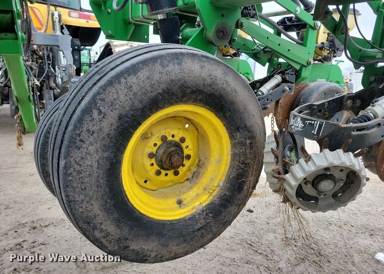 image for item DL7846 2011 John Deere DB80 planter