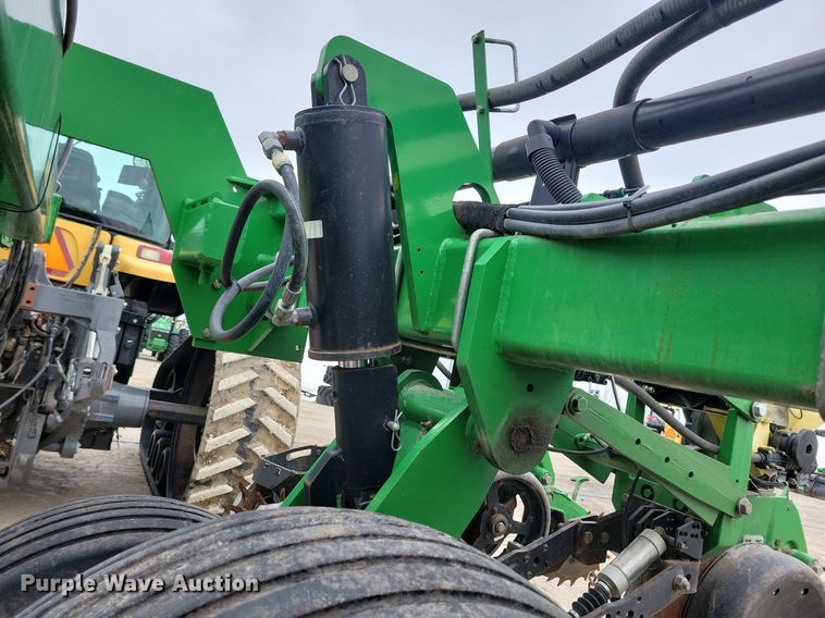 image for item DL7846 2011 John Deere DB80 planter