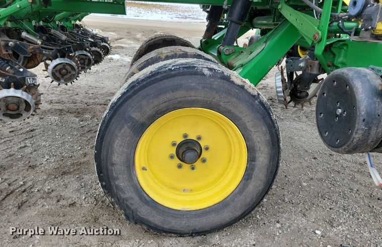 image for item DL7846 2011 John Deere DB80 planter